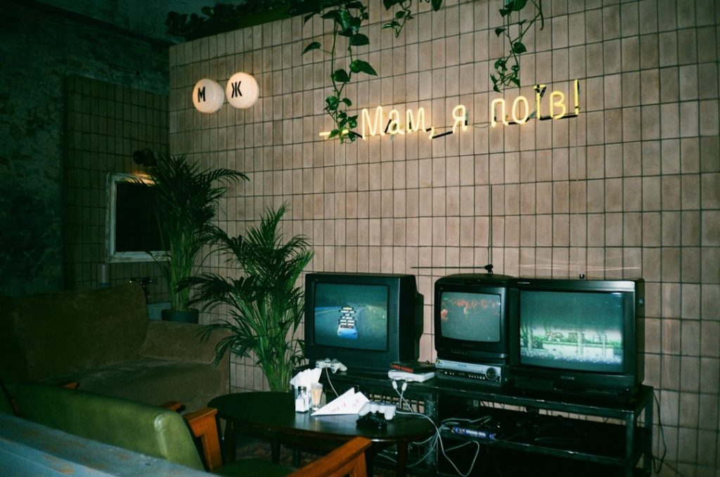 black crt tv on brown wooden table pixel art 2d platformer gameplay retro video game interface - AI Bud