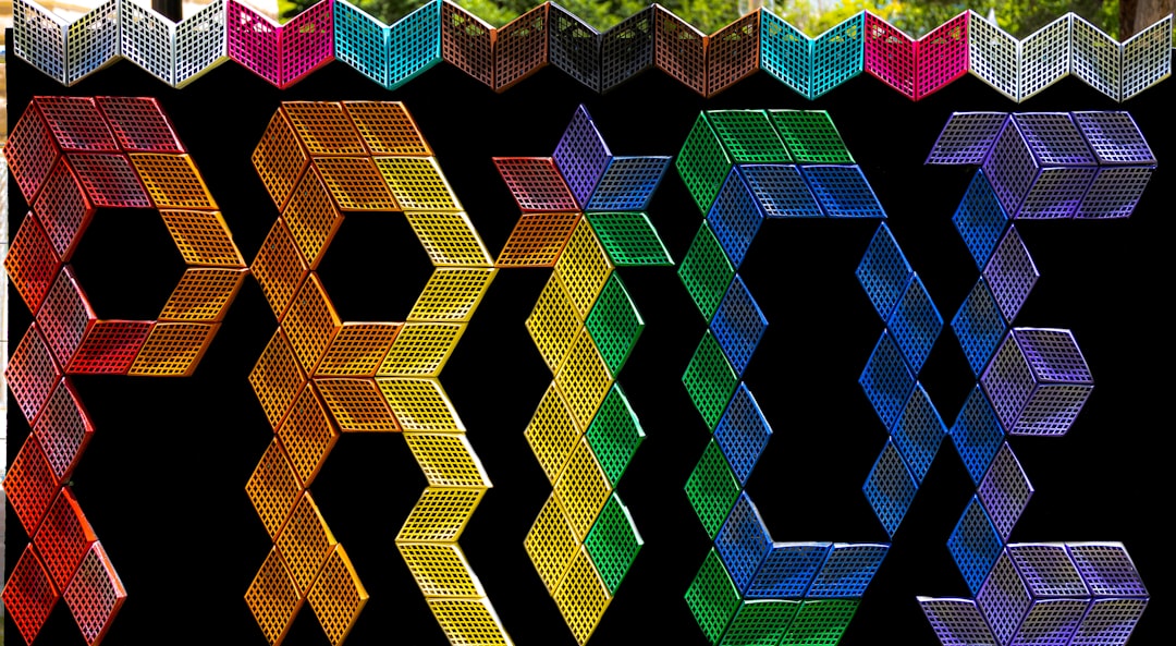 green and yellow plastic blocks geometry runner colorful graphics gameplay screenshot - AI Bud