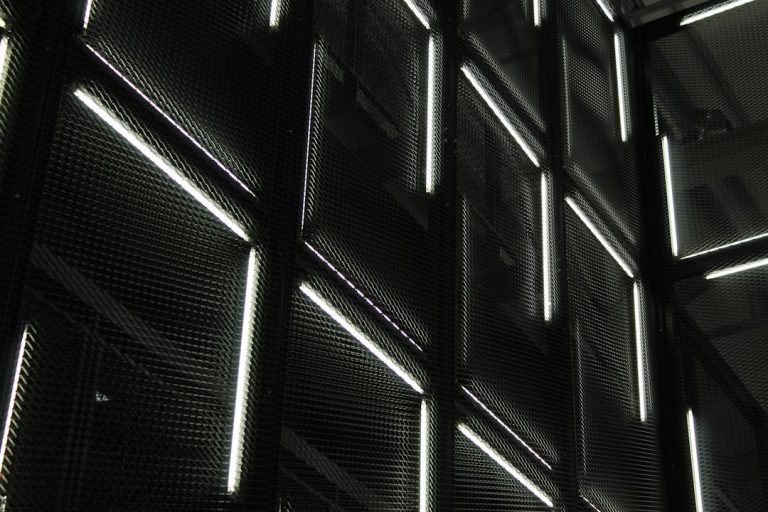 Top 4 Privacy-Focused Crypto Apps Reddit Mentions When Avoiding Big Exchanges