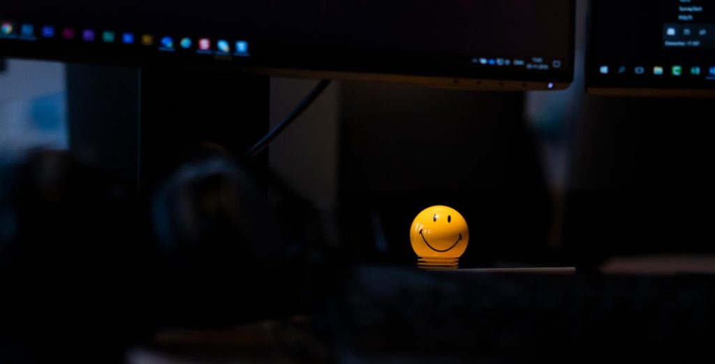 emoji table lamp personas ai assistant happy users - AI Bud