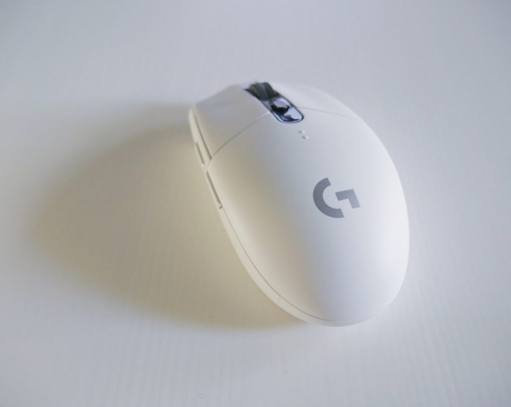 white and grey Logitech G-Series cordless mouse on white surface rz g3s sleep button device troubleshooting - AI Bud