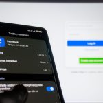 Smartphone screen showing Facebook settings with storage and usage details (Azerbaijani) and a blurred login screen in the background.