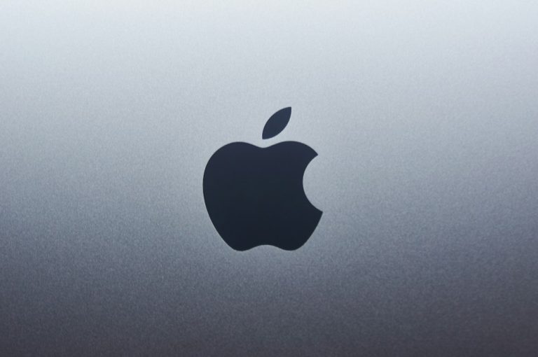 How to Force Shut Down an iPhone: Comparing Hardware Button Sequences and Apple Recovery Options